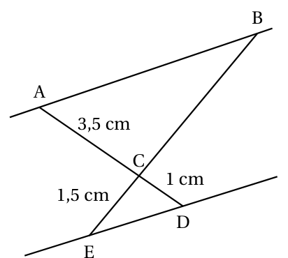 Configuration papillon : droites (AB) et (DE) parallèles, sécantes (AD) et (BE) se coupant en C, avec AC = 3,5 cm, CD = 1 cm et CE = 1,5 cm
