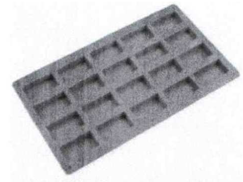 Photo d'un moule à glaçons rectangulaire gris comportant 4 rangées de 5 alvéoles rectangulaires, soit 20 alvéoles