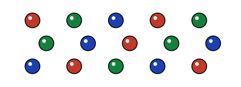 Quinze billes bleues, rouges et vertes posées sur trois lignes de cinq