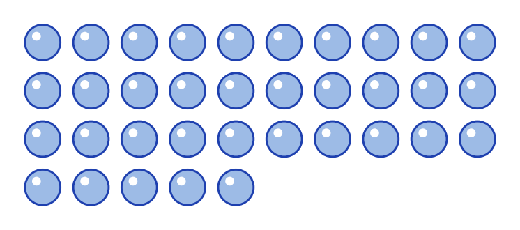Trente-cinq billes bleues rangées en trois lignes de dix et une ligne de cinq